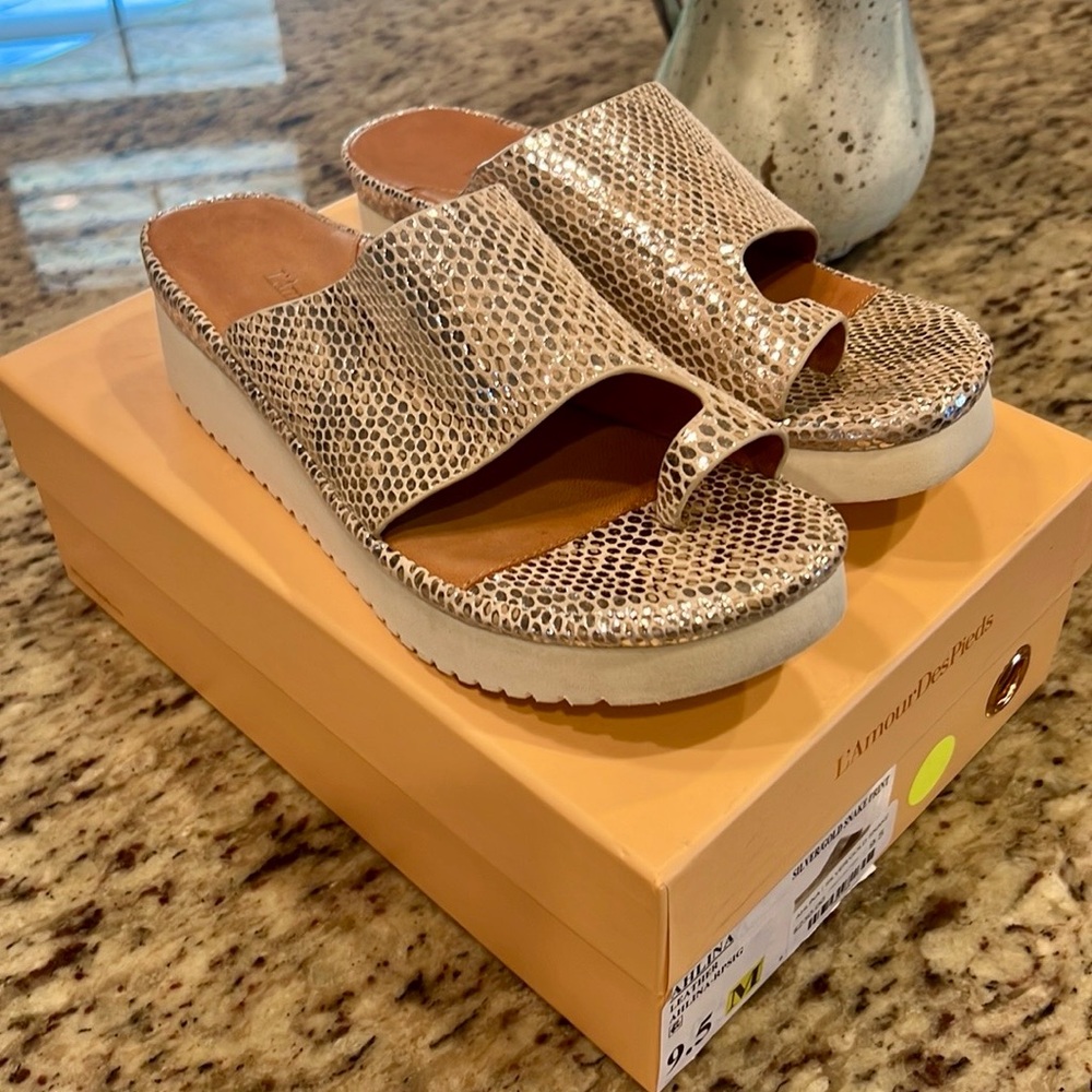Stylish Snake Print Wedge Sandals - Picture 6 of 9